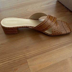 Reformation Morgan Criss Cross sandal